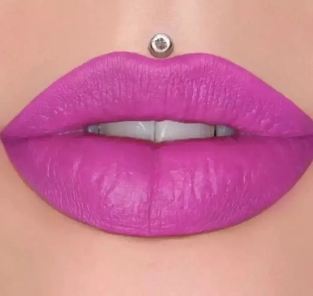 JEFFREE STAR COSMETICS - VELVET TRAP LIPSTICK 